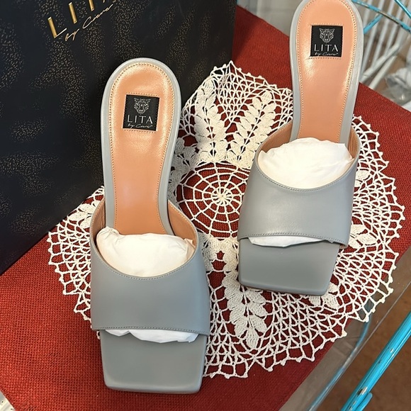 NWT Lita by Ciara Solid Square toe Slide. Silver. Italian leather and made Italy - Picture 2 of 8